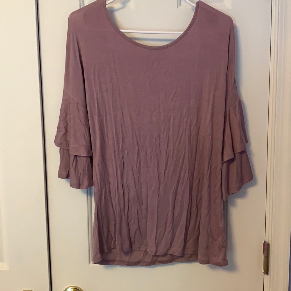 Quarter sleeve top